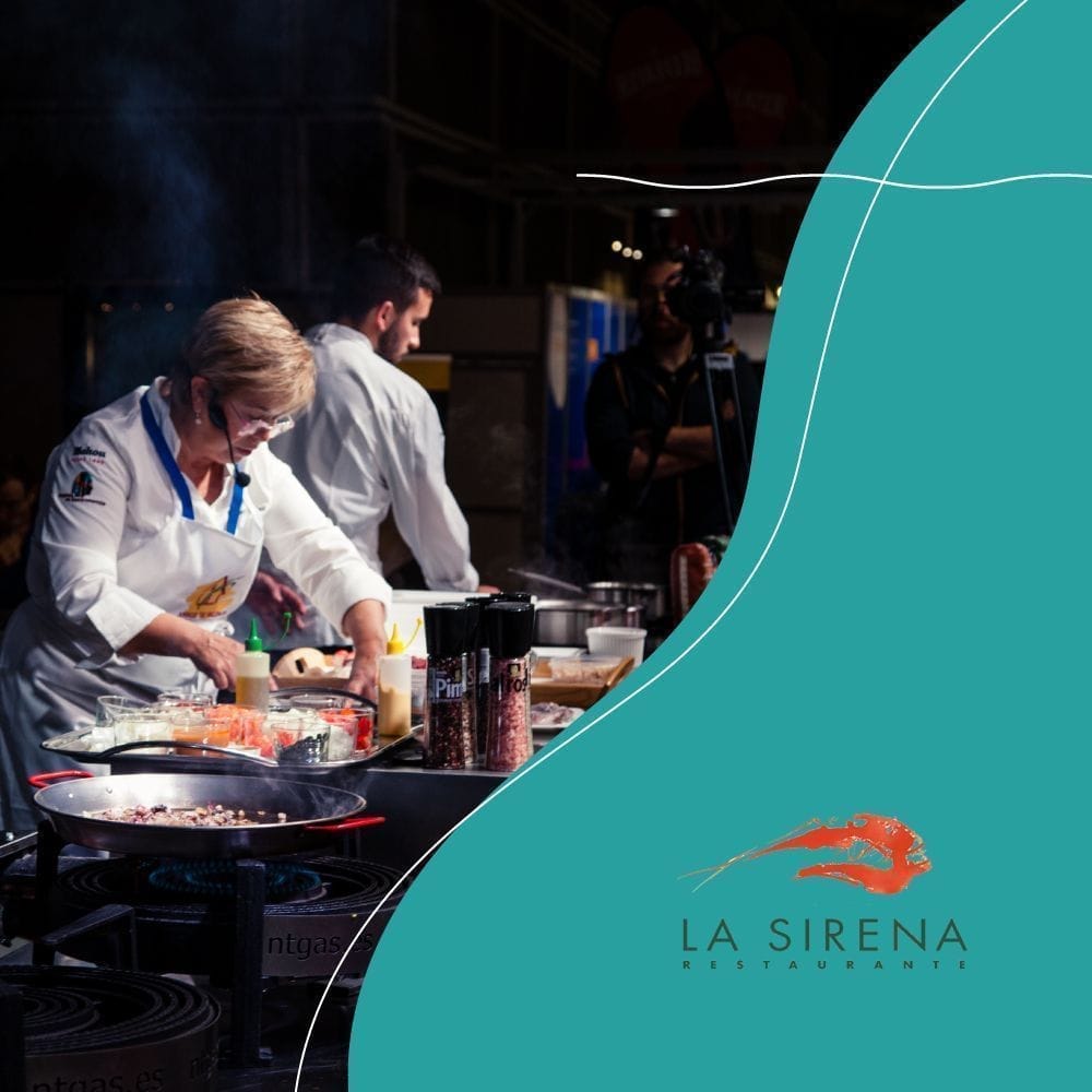 Chefs trabajando en cocina profesional con logo de restaurante